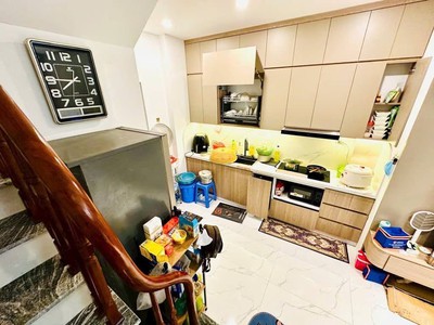 Cần Tiền Bán Gấp Nhà Ngô Gia Tự, Long Biên 6,8 tỷ , 5T, 33m2 1