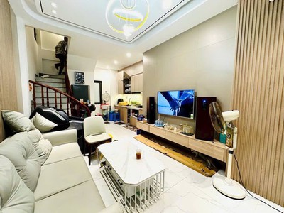 Cần Tiền Bán Gấp Nhà Ngô Gia Tự, Long Biên 6,8 tỷ , 5T, 33m2 2