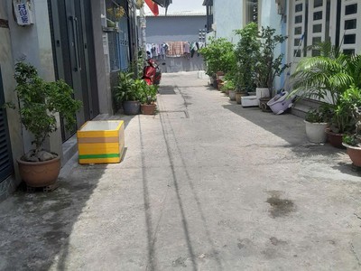 Nhà bán nguyễn văn quá-99m2 n6m-đang thuê 6tr/tháng giáp phần mềm quang trung-hẻm 3m sạch-xây 3tấm 2