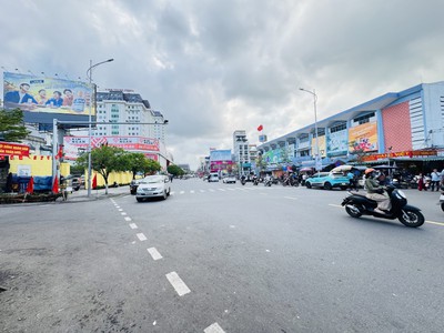 Bán nhà 3 tầng mặt tiền hùng vương hải châu đà nẵng, dt 34.6m2, vị trí kinh doanh giá 10 tỷ 0