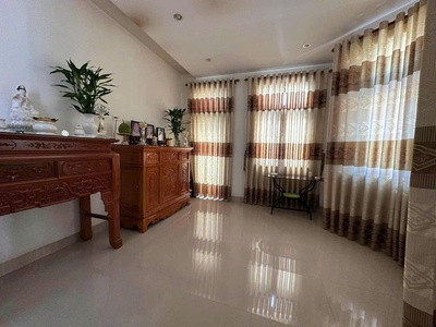 Nhà 2 tầng ngay trung tâm nha trang chỉ đi ra biển 500m gần chợ đầm dt rộng 235m làm nhà vườn trong 3