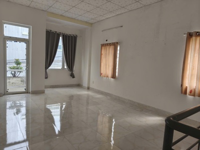 Cho thuê kiệt ô tô cạnh mt nguyễn hữu thọ, ngay trường lý công uẩn, 60m2, 7tr/th 3