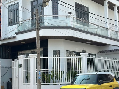 Nhà 4 tầng góc 2 mặt tiền 6,8x14m trung tâm nhà bè 2