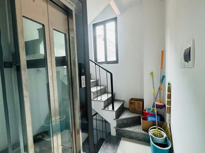 Nhỉnh 13t , 5 tầng thang máy,cách 1 nhà ra mặt phố ngọc lâm , cực hiếm nhà bán,dân xây btct chắc 4