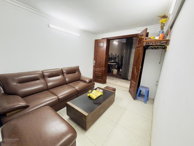 Bán nhà tập thể ngô thì nhậm hbt cũ 82m2 2 ngủ 1wc chỉ nhỉnh 4,5x tỷ ô tô 1