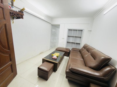 Bán nhà tập thể ngô thì nhậm hbt cũ 82m2 2 ngủ 1wc chỉ nhỉnh 4,5x tỷ ô tô 2