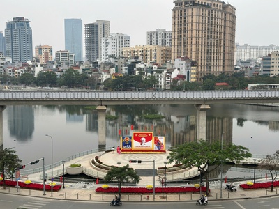 Cho thuê nhà: mặt tiền trung tâm quận đống đa đối diện hồ hoàng cầu. 0