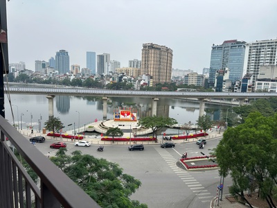 Cho thuê nhà: mặt tiền trung tâm quận đống đa đối diện hồ hoàng cầu. 1