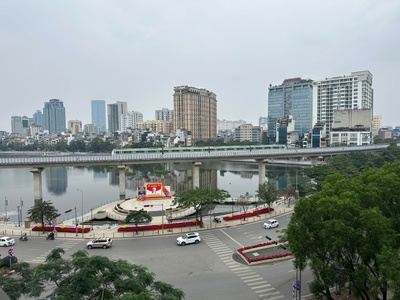 Cho thuê nhà: mặt tiền trung tâm quận đống đa đối diện hồ hoàng cầu. 3