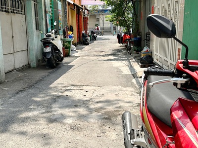 Nhà 1 lầu 4x13m cách mt phạm hùng 2 căn hxh p4q8 4