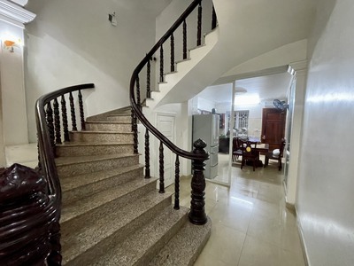 Cho thuê nhà mặt phố Văn Cao, DT: 83m2, 4 ngủ khép kín. 4