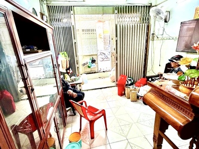 Bán nhanh nhà- 28m2- chỉ 4 đồng nhỉnh- 10m ra mt đoàn văn bơ- xe hơi đến đón- kinh doanh mua bán 3