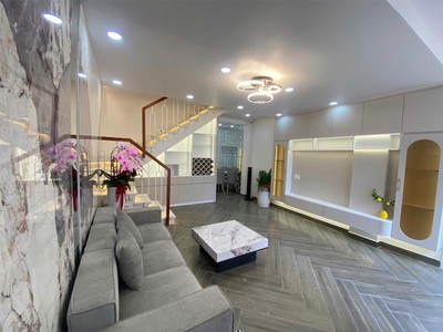 Nhà vừa ở vừa kinh doanh, hơn 5 tỷ, cạnh phú mỹ hưng, 2 tầng 1