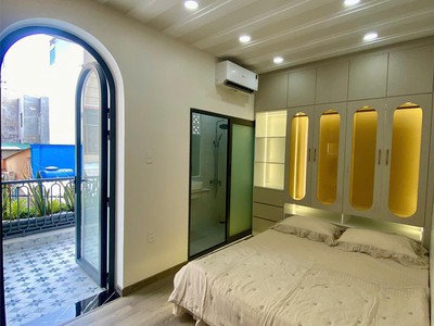 Nhà vừa ở vừa kinh doanh, hơn 5 tỷ, cạnh phú mỹ hưng, 2 tầng 2