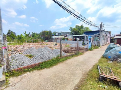 Cần bán 107m2 đất thổ cư lô góc hẻm xe ba gác 1