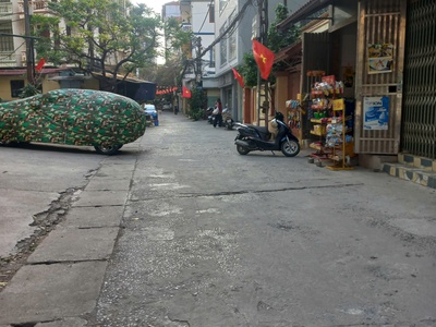 Bán nhà mặt ngõ hoàng quốc việt phù hợp làm văn phòng 1