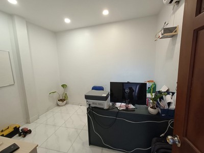 Cho thuê nhà 3 tầng gần Tây Hòa, đường 129, P. Long A   200m2   3PN   xe hơi quay đầu   10tr/tháng 2