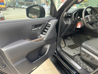 Một Em Land Cruiser LC300 Sản Xuất 2023 6