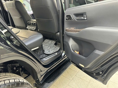 Một Em Land Cruiser LC300 Sản Xuất 2023 10