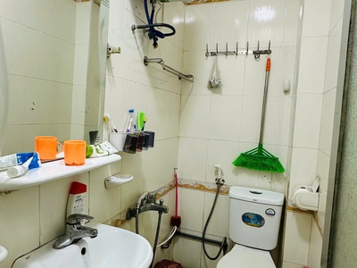 Nhà 2 tầng gốc dân ngõ thông Chùa Hàng - 64m2 - 2 tầng - giá loanh quanh 3 tỷ 0