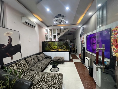 Nhà 4 tầng sân cổng riêng cực rộng chợ Hàng mới, để được 8 xe máy 3