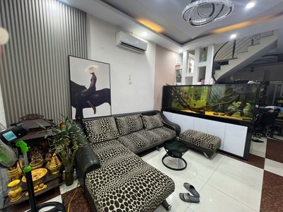 Nhà 4 tầng sân cổng riêng cực rộng chợ Hàng mới, để được 8 xe máy 4