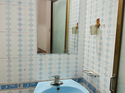 Cho thuê nhà nguyên căn 30m2 x 3,5 tầng cách mặt phố dương văn bé 50 m 4