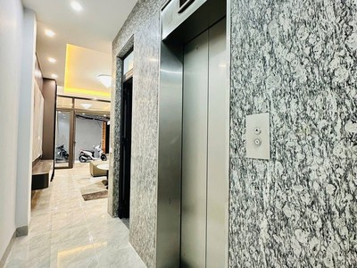 Bán nhà đẹp khu vip đào tấn 6 tầng thang máy 45m2  giá chào 17.5tỷ 0