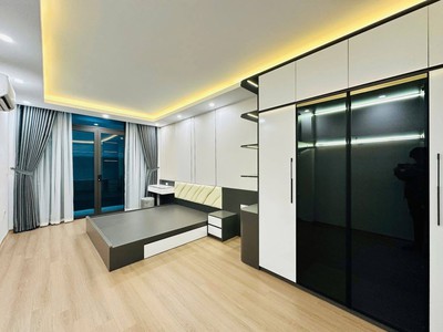 Bán nhà đẹp khu vip đào tấn 6 tầng thang máy 45m2  giá chào 17.5tỷ 2