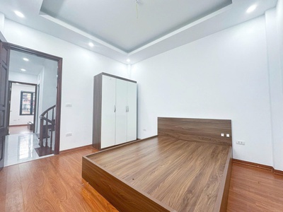 Bán nhà đê la thành 36m2. 5 tầng. mặt tiền 3.4m. giá 10.9 tỷ đống đa hà nội 3