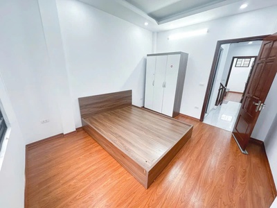 Bán nhà đê la thành 36m2. 5 tầng. mặt tiền 3.4m. giá 10.9 tỷ đống đa hà nội 2