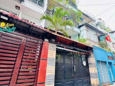 Ngang lớn 5,5m 17m - bán nhà 4 tầng xe hơi ngủ trong nhà đ. trần quang diệu, quận 3 - sổ hồng vuông 0