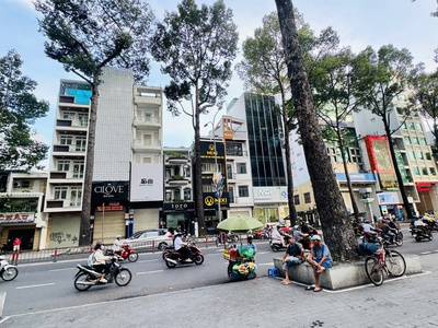 Bán tòa nhà 7 tầng có hầm - mặt tiền kinh doanh đ.3/2, quận 10 - sẵn dòng tiền 10.000/th  lh giang 0