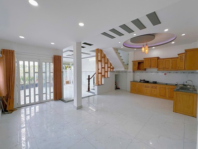 Trung tâm nhà bè  .lê văn lương - lô góc nhà 4 tầng- ngang lớn - nhà kiên cố 1