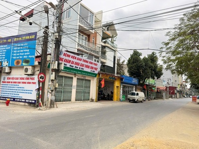 Bánh nhanh căn nhà 3 tầng tổ 3, quang minh. giáp khu công nghiệp. đường rộng, oto đỗ 2