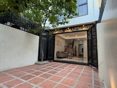 Bán nhà dân xây rất chắc chắn và hiện đại tại phố lệ mật, phường việt hưng, long biên 2