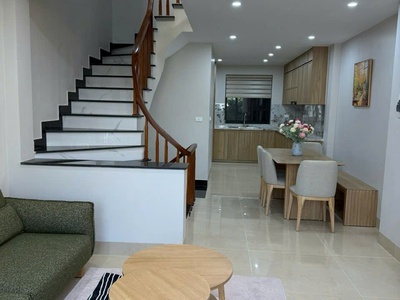 Bán nhà dân xây rất chắc chắn và hiện đại tại phố lệ mật, phường việt hưng, long biên 4