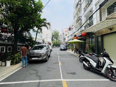 Nhà 4 tầng, xe hơi ngủ trong nhà, vừa ở vừa kinh doanh, cạnh phú mỹ hưng, hơn 8 tỷ 2