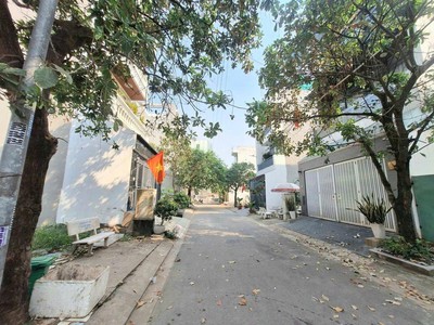 Nhà 2 mặt tiền, hẻm xe hơi cạnh lê văn lương, 4 tâng, 9.3 tỷ, không ngập 3