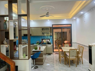 Nhà 2 mặt tiền, hẻm xe hơi cạnh lê văn lương, 4 tâng, 9.3 tỷ, không ngập 2