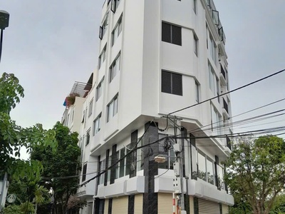 Chính chủ cho thuê tòa nhà 6 tầng mới xây,lô góc 3 mặt tiền, dt 650m  tại Bồ Đề, Long Biên 1