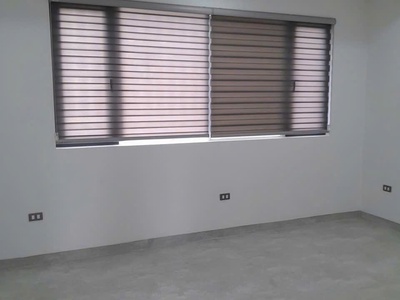 Chính chủ cho thuê tòa nhà 6 tầng mới xây,lô góc 3 mặt tiền, dt 650m  tại Bồ Đề, Long Biên 7