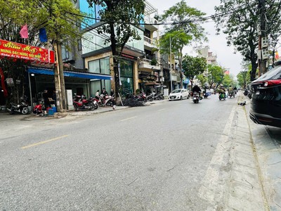 Mặt đường Hai Bà Trưng - 64m2 - mặt tiền 4m - 5,5 tầng - giáp ngõ - giá 16 tỷ 0