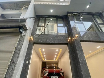 Seri 2 căn nhà đẹp mới koong - 6 tầng thang máy - ngõ thông - ô tô  vào nhà 11tỷ 2 long biên- hà 0