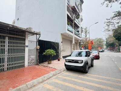 Đất mặt phố giang biên- việt hưng 64m2 - hơn 18 tỷ 1