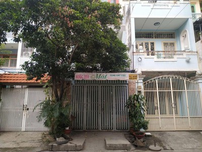 Bán mặt tiền đường hxt 10m 409/ nguyễn oanh p17 gò vấp. dt 4x17m  cn 65 m2  1tr1l giá 9,1 tỷ 1