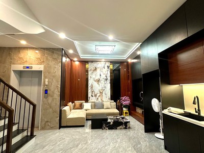 Nhỉnh 9 tỷ - hàng xóm vinhomes riverside 41m2, thang máy, full nội thất 3