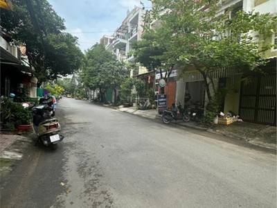 Bán mặt tiền đường hxt 10m 409/ nguyễn oanh p17 gò vấp. dt 4x17m  cn 65 m2  1tr1l giá 9,1 tỷ 2