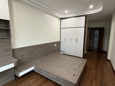 Seri 2 căn nhà đẹp mới koong - 6 tầng thang máy - ngõ thông - ô tô  vào nhà 11tỷ 2 long biên- hà 4