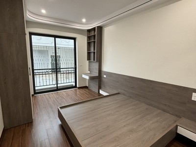 Nhà mới- đẹp - 6 tầng thang máy - ngõ thông - ô tô vào nhà thượng thanh-long biên 11tỷ 2. 2